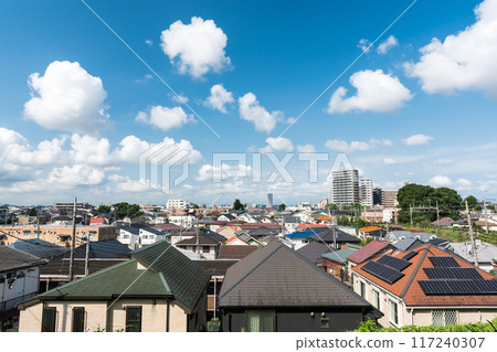 Looking toward the station from the east side of Tsutsujigaoka Station on the Keio Line, clear blue summer sky, Chofu City, Tokyo 117240307