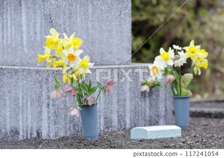 Tombstone on the grave Buddha flower Tombstone on the grave Buddha flower 117241054