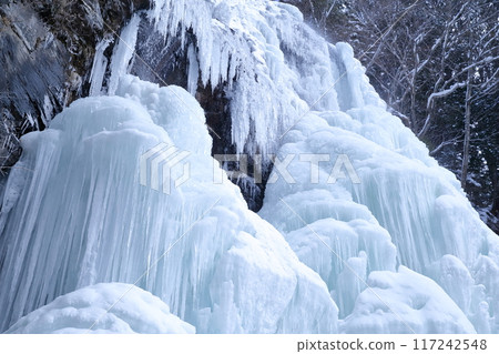 Frozen iceberg (Kiyotaki, Otaki Village, Nagano Prefecture) Frozen iceberg (Kiyotaki, Otaki Village, Nagano Prefecture) 117242548