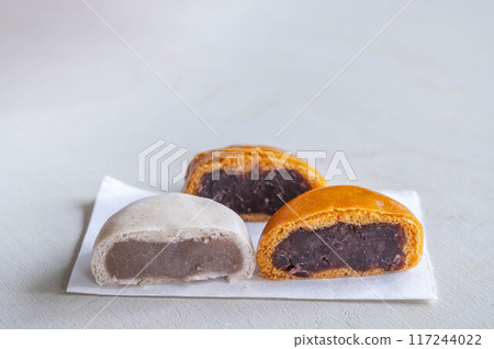 Coarse bean paste and strained bean paste 117244022
