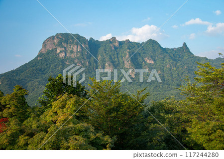 日本群馬縣金溪山妙義山的壯麗景色 日本群馬縣金溪山妙義山的壯麗景色 117244280