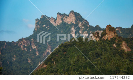 日本群馬縣金戶山崎嶇妙義山的壯麗景色 117244282