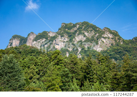 日本群馬縣白雲山崎嶇妙義山的壯麗景色 117244287