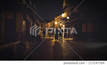 Tourists walking down narrow street in gion at night kyoto japan 117247584