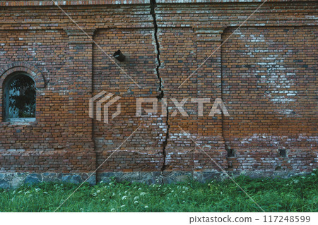 A crack in the stable wall. The Kostrovitsky manor house. 19th century buildings 117248599