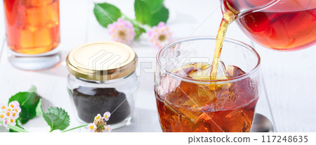 冰路易波士茶 奢華下午茶時間 下午茶時間 (下午茶時間) 紅茶和鮮花 117248635