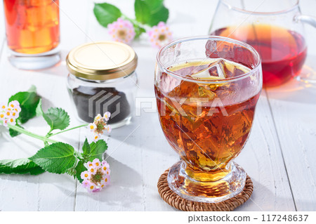 冰路易波士茶 奢華下午茶時間 下午茶時間 (下午茶時間) 紅茶和鮮花 117248637