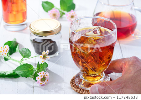 冰路易波士茶 奢華下午茶時間 下午茶時間 (下午茶時間) 紅茶和鮮花 117248638