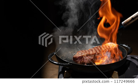 steak meat grill pan flambé 117249666