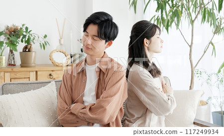 A couple in a living room 117249934