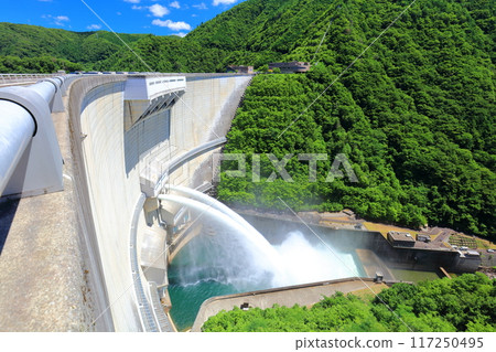 [Hiroshima Prefecture] Release of water from Nukui Dam on a clear day 117250495