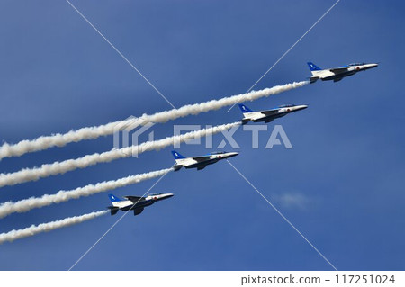This technology will protect Japan's skies...Blue Impulse, showing beautiful formation flight 117251024