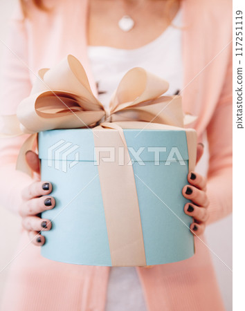 cute delicate gift box cylinder with bow cute delicate gift box cylinder with bow 117251119