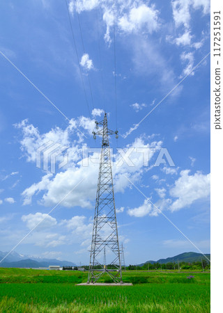 Steel tower and summer sky [Azumino] 117251591
