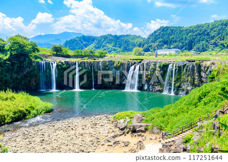 Harajiri Falls in summer, Bungo-Ono City, Oita Prefecture Harajiri Falls in summer, Bungo-Ono City, Oita Prefecture 117251644