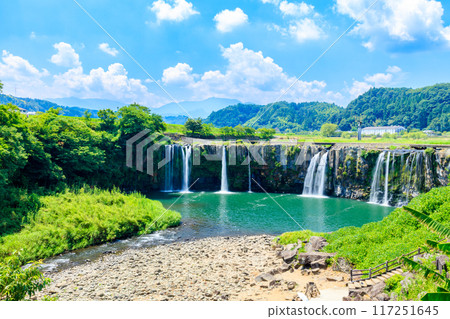 Harajiri Falls in summer, Bungo-Ono City, Oita Prefecture 117251645