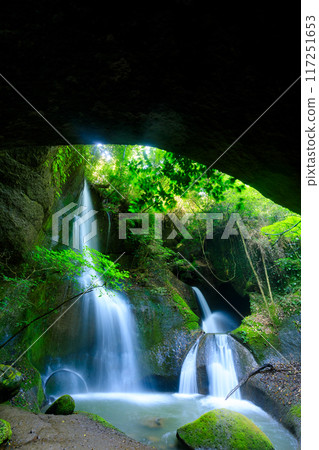 Ryusho Falls in summer, Yufu City, Oita Prefecture Ryusho Falls in summer, Yufu City, Oita Prefecture 117251653