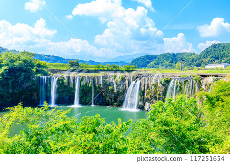 Harajiri Falls in summer, Bungo-Ono City, Oita Prefecture 117251654