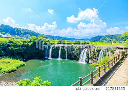 Harajiri Falls in summer, Bungo-Ono City, Oita Prefecture 117251655