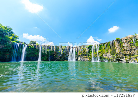 Harajiri Falls in summer, Bungo-Ono City, Oita Prefecture 117251657