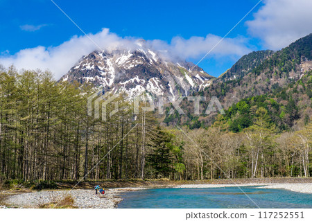 Early summer on the Kamikochi Nature Trail: Early morning forest walk along the Azusa River and Mount Yakedake Early summer on the Kamikochi Nature Trail: Early morning forest walk along the Azusa River and Mount Yakedake 117252551