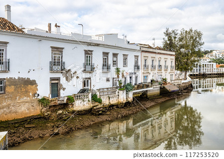 View of the historic center of Tavira, city founded in 1266, Algarve, south Portugal 117253520