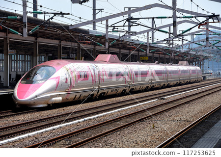 Hello Kitty-themed 500 series V2 Kodama train Hello Kitty-themed 500 series V2 Kodama train 117253625