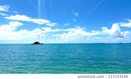 Turtle-shaped island, sky and sea, Uruma City, Okinawa Prefecture Turtle-shaped island, sky and sea, Uruma City, Okinawa Prefecture 117254194