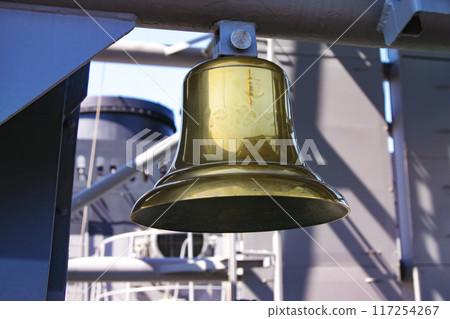 The bell of the Maritime Self-Defense Force escort ship 117254267