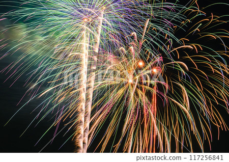 Kanto's popular Todabashi Fireworks Festival: Starmine 117256841