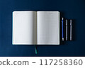 筆記本和筆 117258360
