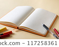 筆記本和筆 117258361