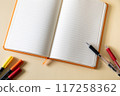 筆記本和筆 117258362