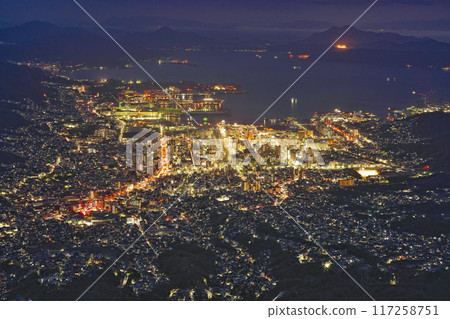 [從灰峰展望台眺望吳市（夜景）] 廣島縣吳市栃原町 117258751