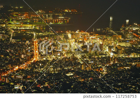 [從灰峰展望台眺望吳市（夜景）] 廣島縣吳市栃原町 117258753