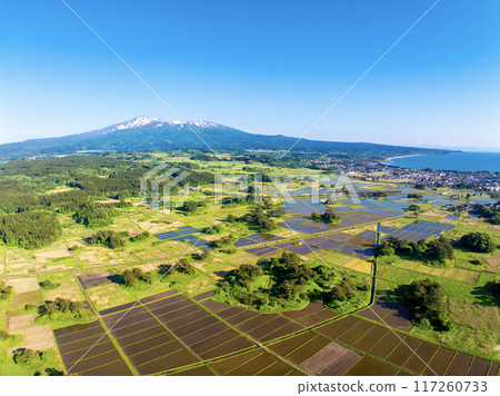 Mt. Chokai and Kujukushima (Nikaho City, Akita Prefecture) Mt. Chokai and Kujukushima (Nikaho City, Akita Prefecture) 117260733