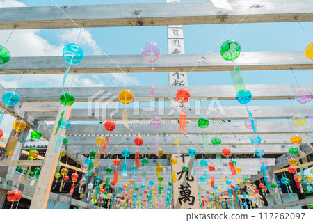 A photo of the wind chime approach to the Tendai sect's Saikyoji temple, the family temple of Akechi Mitsuhide, in Otsu City, Shiga Prefecture. 117262097