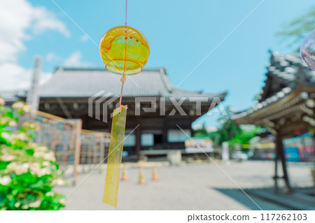 A photo of the wind chime approach to the Tendai sect's Saikyoji temple, the family temple of Akechi Mitsuhide, in Otsu City, Shiga Prefecture. A photo of the wind chime approach to the Tendai sect's Saikyoji temple, the family temple of Akechi Mitsuhide, in Otsu City, Shiga Prefecture. 117262103