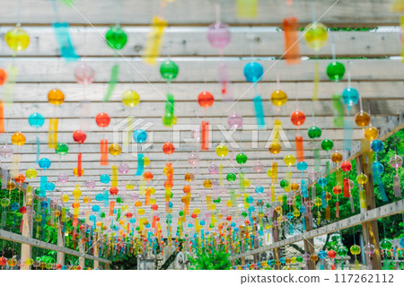 滋賀縣大津市明智光秀的家寺天台宗西教寺的風鈴參道照片。 117262112