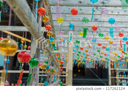 滋賀縣大津市明智光秀的家寺天台宗西教寺的風鈴參道照片。 117262124
