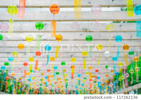 滋賀縣大津市明智光秀的家寺天台宗西教寺的風鈴參道照片。 滋賀縣大津市明智光秀的家寺天台宗西教寺的風鈴參道照片。 117262136