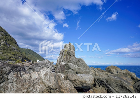 以藍天為背景的室戶岬海岸奇石與太平洋的協作景象 117262142