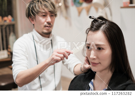hair setting, beautician, beauty artist 117263282