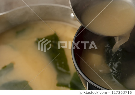 Miso soup: Tofu and wakame miso soup in a bowl Miso soup: Tofu and wakame miso soup in a bowl 117263716