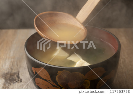 Miso soup: Tofu and wakame miso soup in a bowl Miso soup: Tofu and wakame miso soup in a bowl 117263758