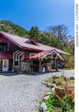 初夏攀登北阿爾卑斯山,沿著梓川左岸小徑從上高地步行至德澤園 初夏攀登北阿爾卑斯山,沿著梓川左岸小徑從上高地步行至德澤園 117263886