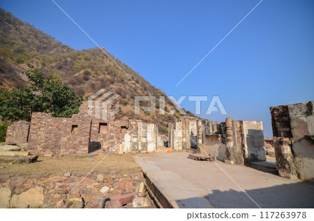 Portion of the ruins of Bhangarh fort in Alwar, Rajasthan, India 117263978