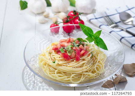 Cold pasta of tomato and basil 117264793