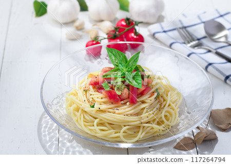 Cold pasta of tomato and basil 117264794