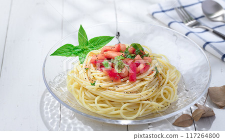 Cold pasta of tomato and basil 117264800